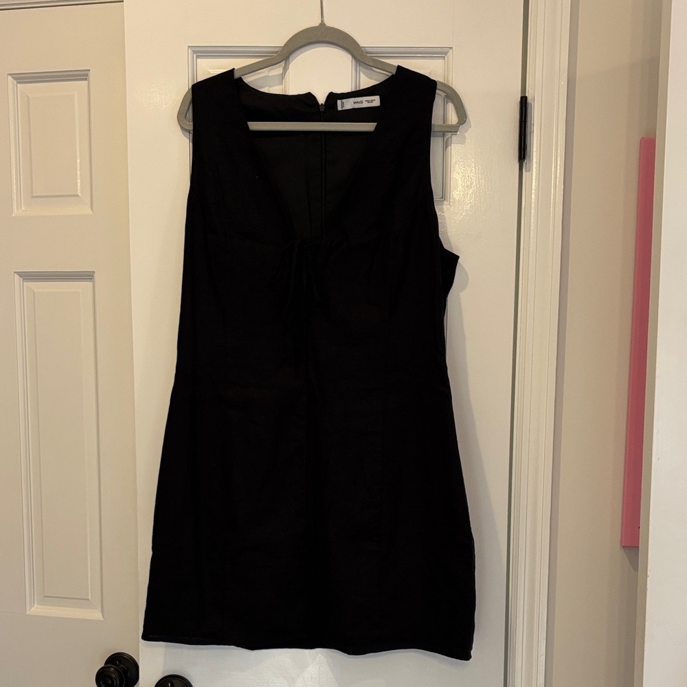 Black Sleeveless Dress with Bow